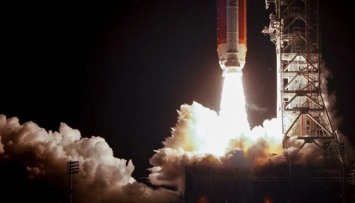 Nasa use commercial rockets upcoming moon mission